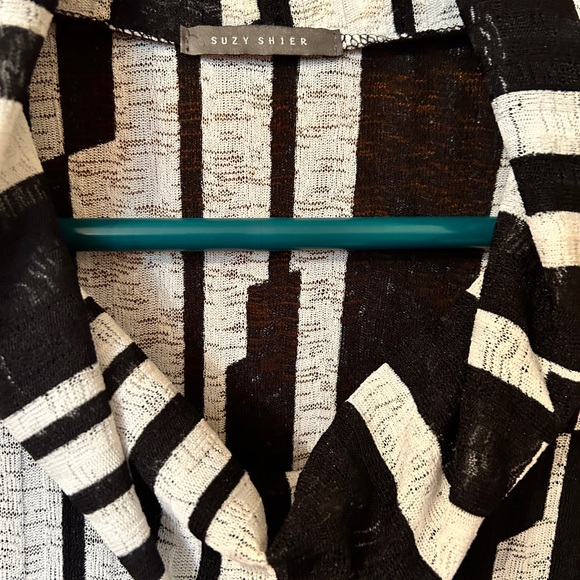 Suzy Shier Black & White Tunic - Picture 2 of 3